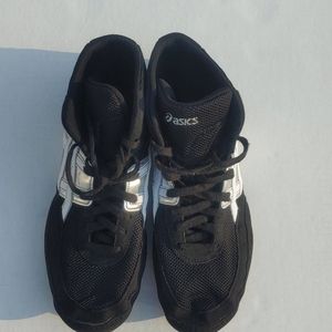 Black Sz. 12 Asics wrestling shoes. Style J902Y.
